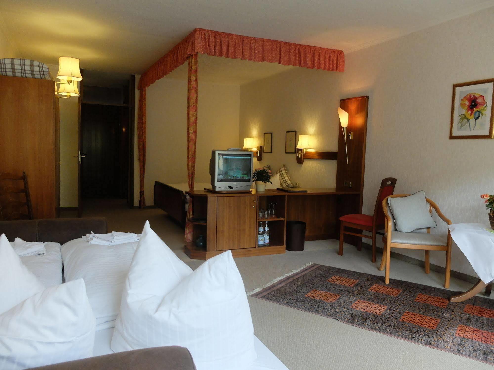Hotel Valsana Am Kurpark Bad Wildbad Ngoại thất bức ảnh