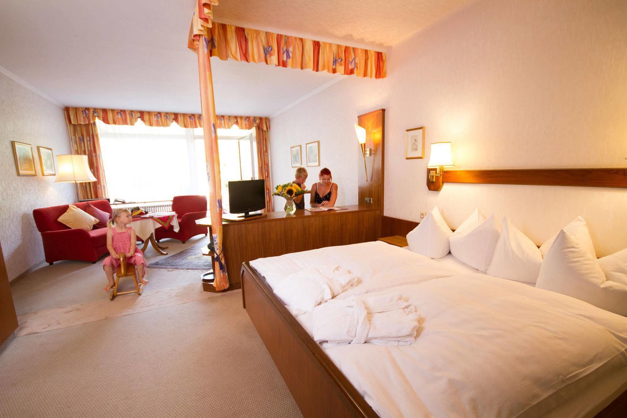 Hotel Valsana Am Kurpark Bad Wildbad Ngoại thất bức ảnh